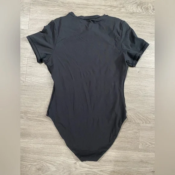 Women’s Skims Black Essental Bodysuit Seamless Short Sleeve Blouse - Picture 5 of 5